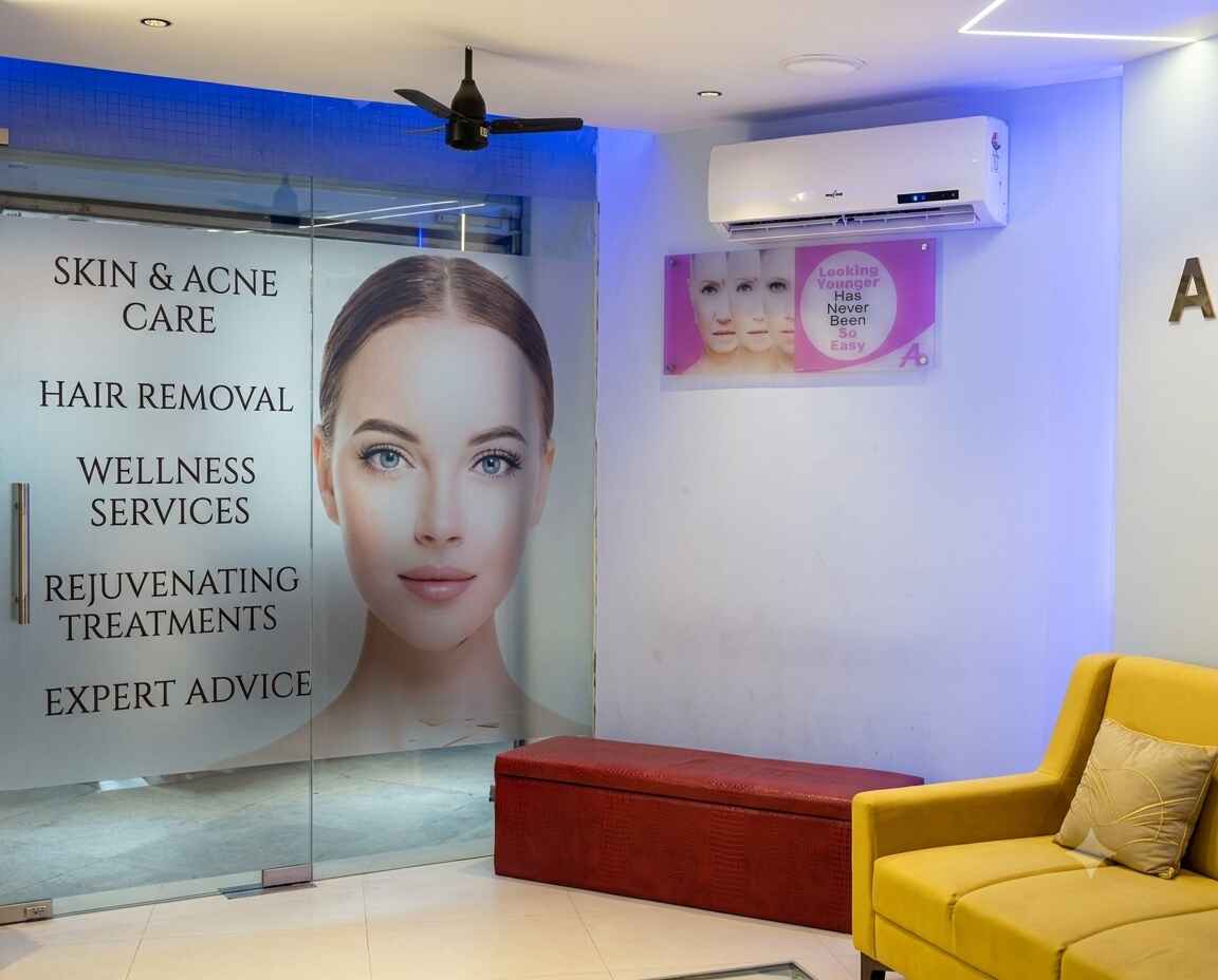Reception and waiting area at Altmis Hair & Skin Clinic